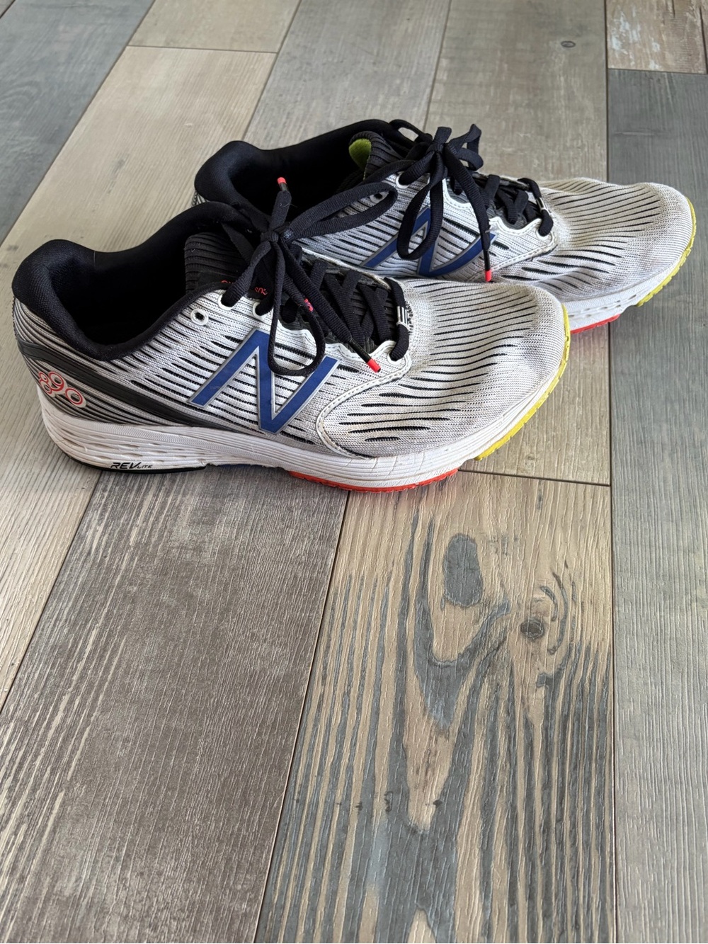 New Balance Women’s 890V.6 Running Shoes